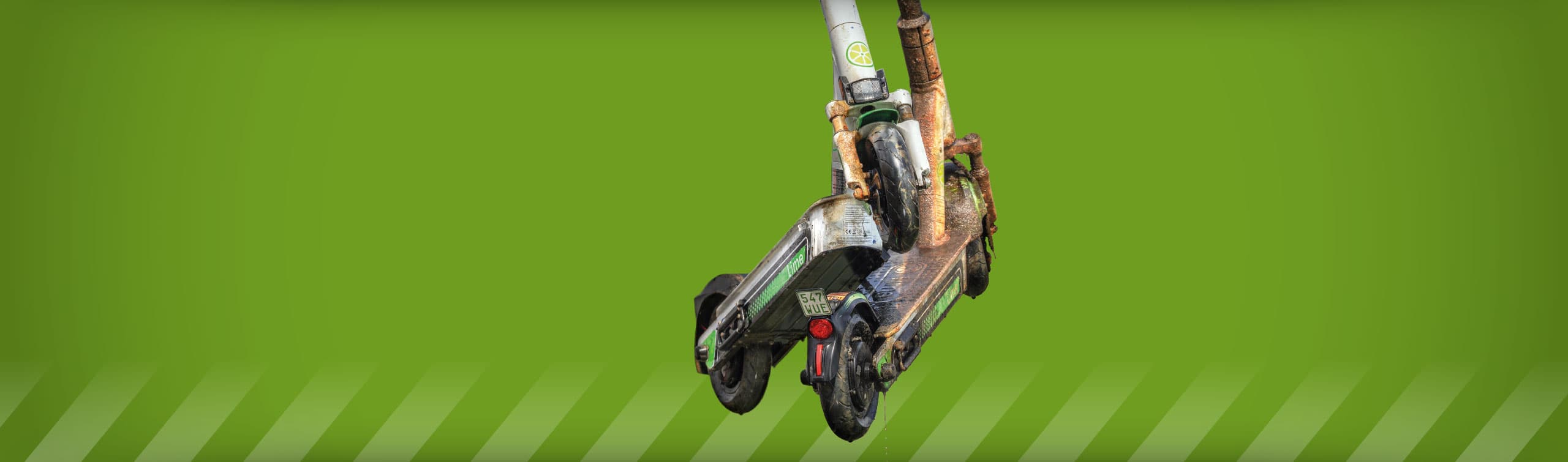 Bergung von E-Scootern im Rhein